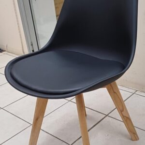 Gil Pp Seat With Wooden Leg Dining Chair